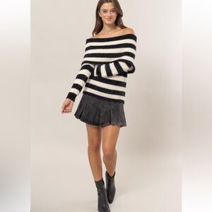 583. Striped off shoulder sweater in black white